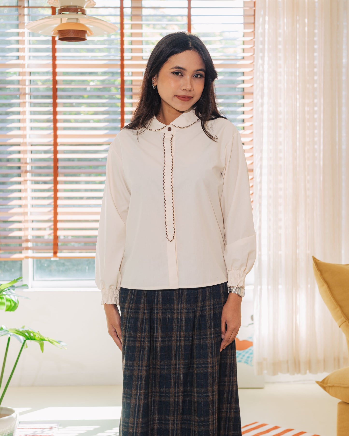 SUL SUL CONTRAST LINING BLOUSE BEIGE