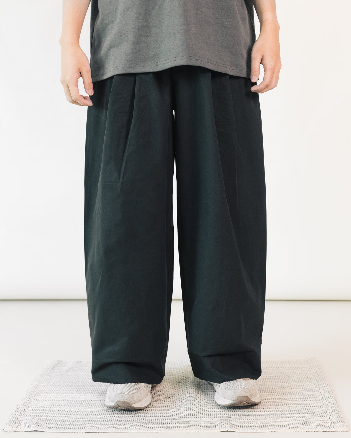 Mellow Kaze Pleated Casual Pants Black