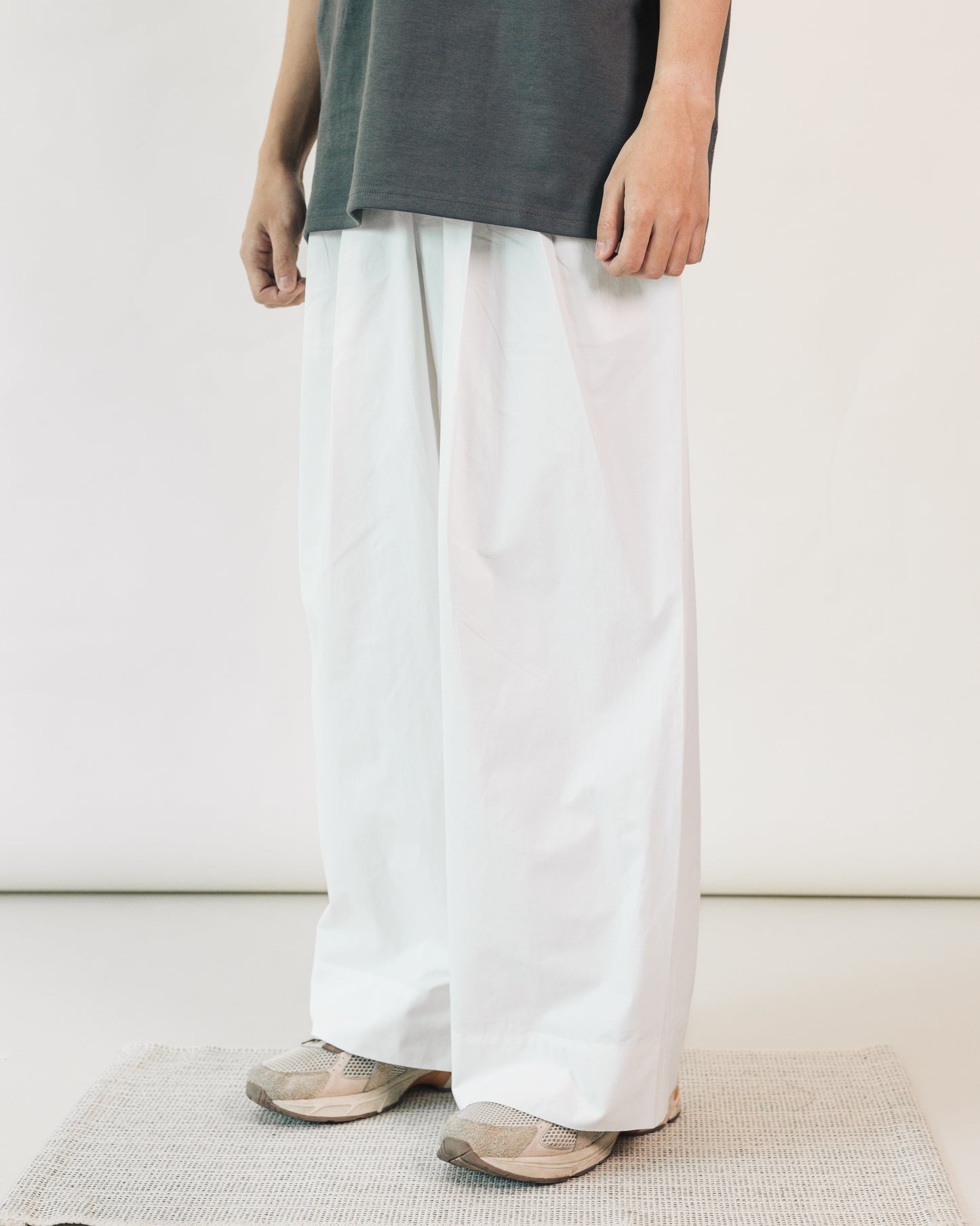 Mellow Kaze Pleated Casual Pants White