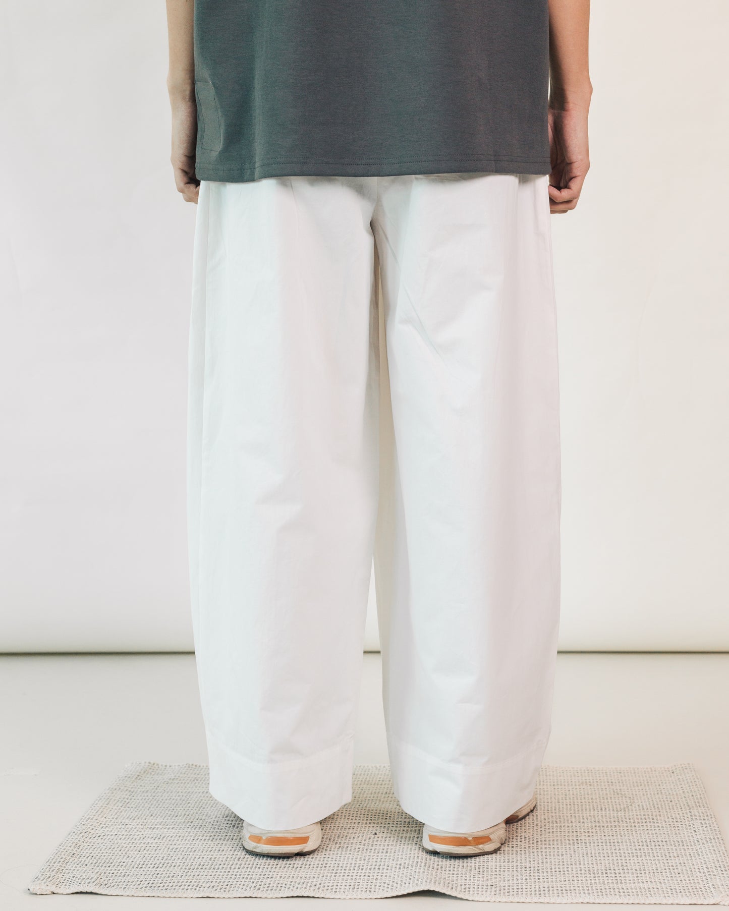 Mellow Kaze Pleated Casual Pants White